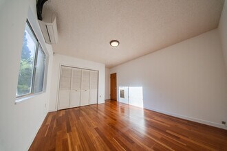 8639 Crescent Dr in Los Angeles, CA - Building Photo - Building Photo