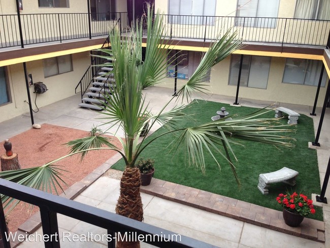 1116 E Ogden Ave-Unit -#14 in Las Vegas, NV - Building Photo - Building Photo
