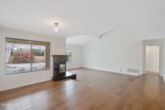 13893 Christian Barrett Dr in Moorpark, CA - Building Photo - Building Photo