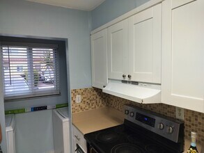 1703 W 56th Ter in Hialeah, FL - Foto de edificio - Building Photo