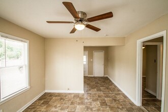 3030 Martin Luther King Dr in San Antonio, TX - Building Photo - Building Photo