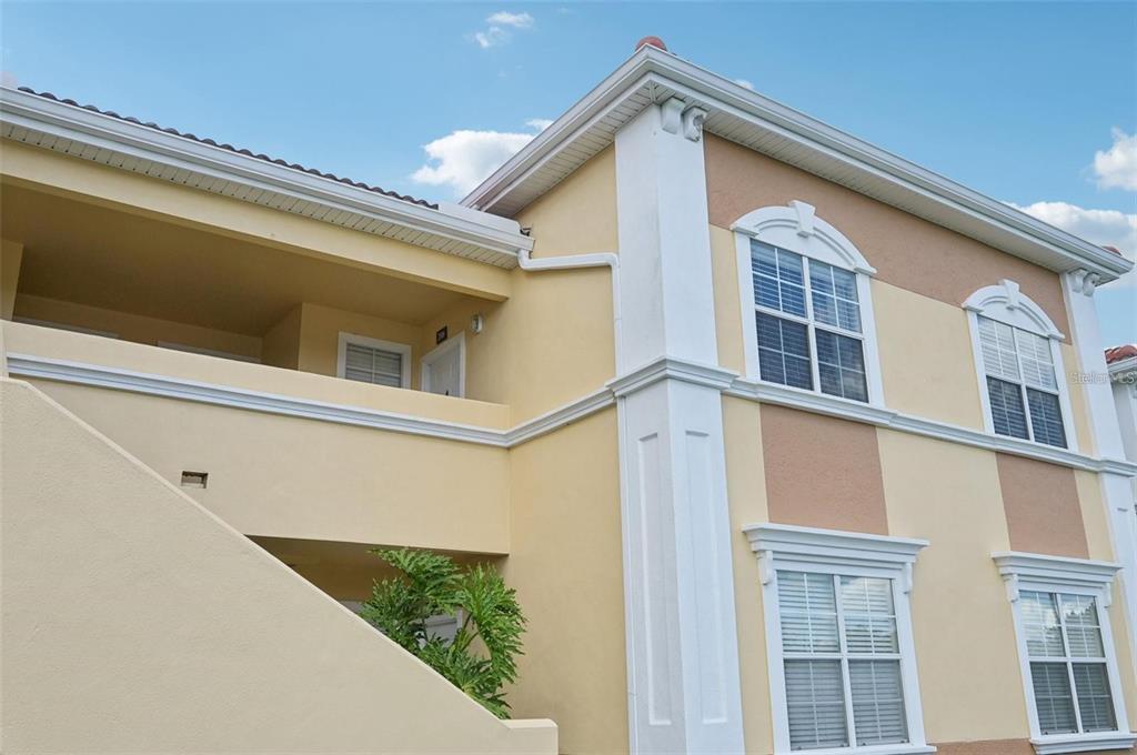 1050 Villagio Cir in Sarasota, FL - Foto de edificio