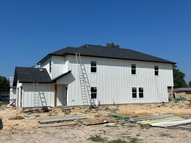 8437 Harvard Dr, Unit 8437 Harvard in Lumberton, TX - Building Photo