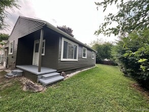 2504 Bannister St in Westland, MI - Building Photo - Building Photo