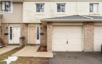 262 Kenora Ave in Hamilton, ON - Building Photo - Building Photo