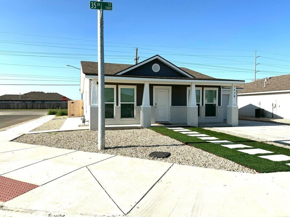 7428 35th St in Lubbock, TX - Building Photo