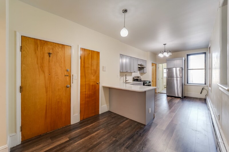 200 Grand St in Hoboken, NJ - Building Photo