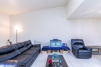 6989 NW 29th Ln in Fort Lauderdale, FL - Building Photo - Building Photo