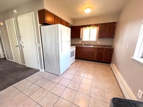 4808 Ardmore Ave, Unit 2 in Okemos, MI - Foto de edificio - Building Photo