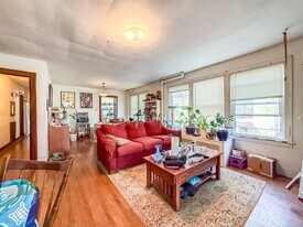 407 W Green St in Urbana, IL - Building Photo