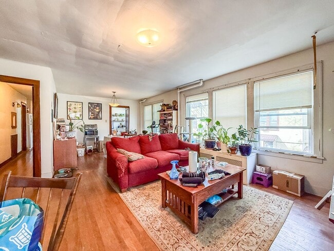 property at 407 W Green St