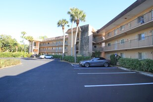 5667 Rattlesnake Hammock Rd in Naples, FL - Building Photo