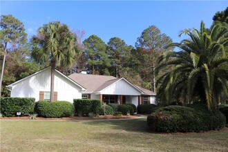 2011 Bayswater Rd in Brunswick, GA - Foto de edificio - Building Photo