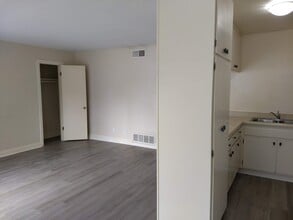 4804 Del Amo Blvd in Torrance, CA - Foto de edificio - Building Photo