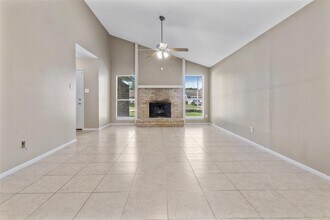 1106 Ravenscourt Dr in Sugar Land, TX - Building Photo - Building Photo