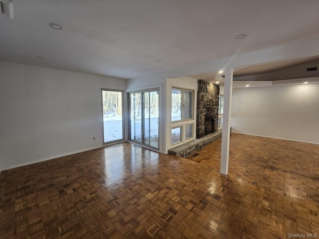 10 Chestnut Dr in Pomona, NY - Building Photo - Building Photo