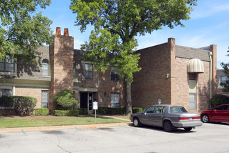 Monaco Park in Tulsa, OK - Building Photo - Building Photo
