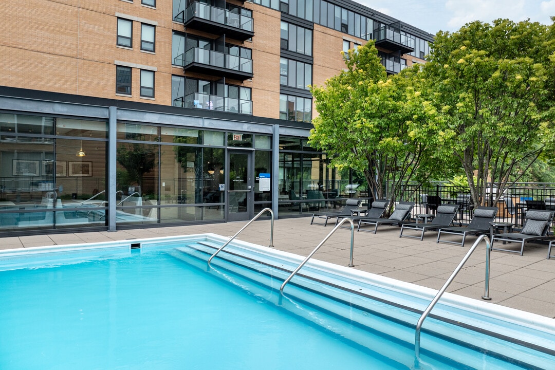 1717 Apartments in Evanston, IL - Foto de edificio