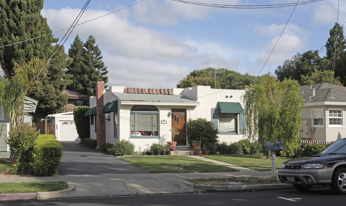 712-714 Live Oak Ave in Menlo Park, CA - Building Photo