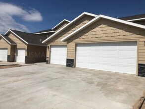 1410 Kayla Pl in Harrisburg, SD - Building Photo - Building Photo