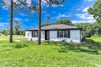 215 Little Dogie Rd in Wallis, TX - Building Photo - Building Photo
