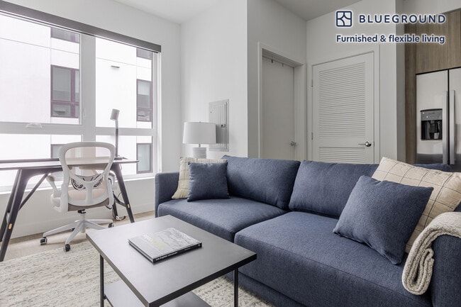 511 S Harbor Blvd, Unit FL5-ID1317 in Los Angeles, CA - Building Photo - Building Photo
