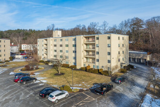 Park Terrace in Stoneham, MA - Foto de edificio - Building Photo