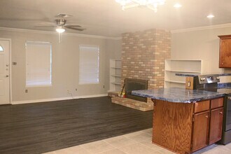 158 Tahitian Dr in Bastrop, TX - Building Photo - Building Photo