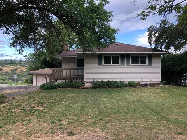 property at 805 NW Clifford St