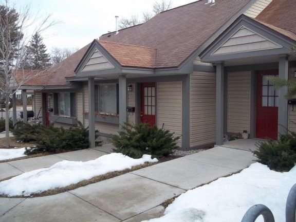 Bay Front Apartments in Traverse City, MI - Building Photo