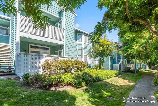 property at 714 Waterford Pl