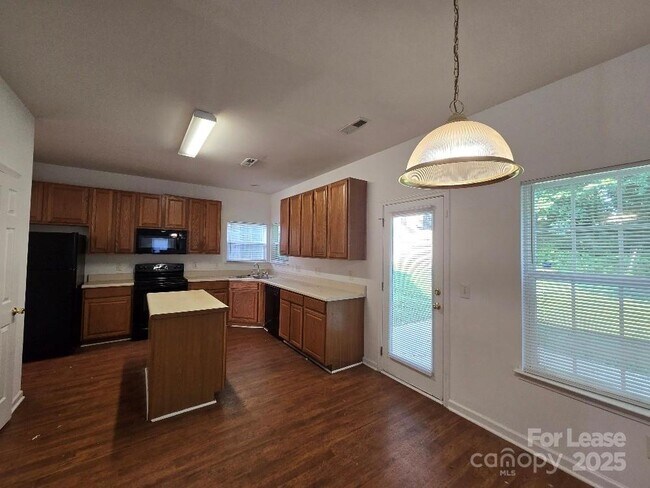 4021 Fifendrum Ln in Charlotte, NC - Building Photo - Building Photo
