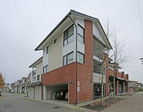 Gladstone Park in New Westminster, BC - Building Photo - Building Photo