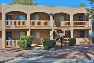 College Town Tucson in Tucson, AZ - Foto de edificio - Building Photo
