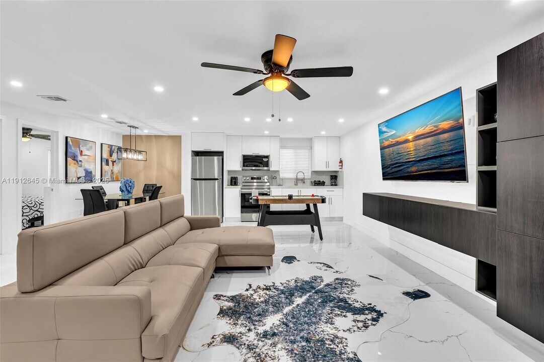 923 NW 110th St in Miami, FL - Foto de edificio