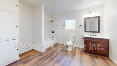 415 Lake Blvd in Redding, CA - Building Photo - Building Photo