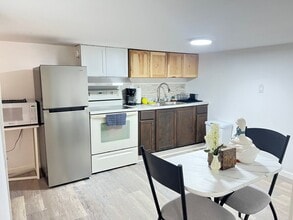 1240 Landon Rd in Vestal, NY - Foto de edificio - Building Photo