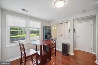 5300 Larochelle Ct in Alexandria, VA - Building Photo - Building Photo