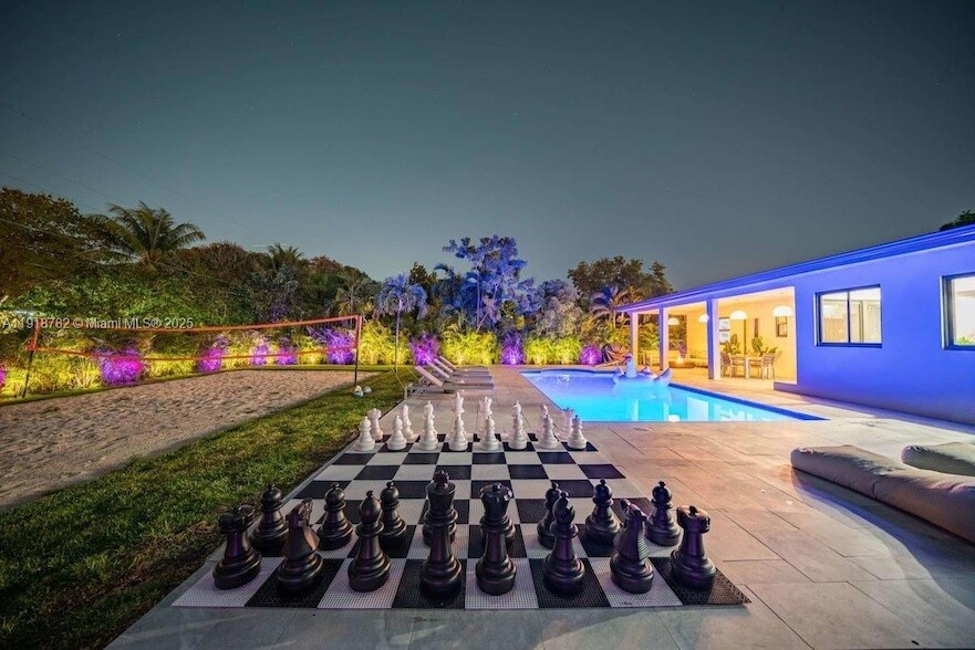 305 NW 124th St in North Miami, FL - Building Photo