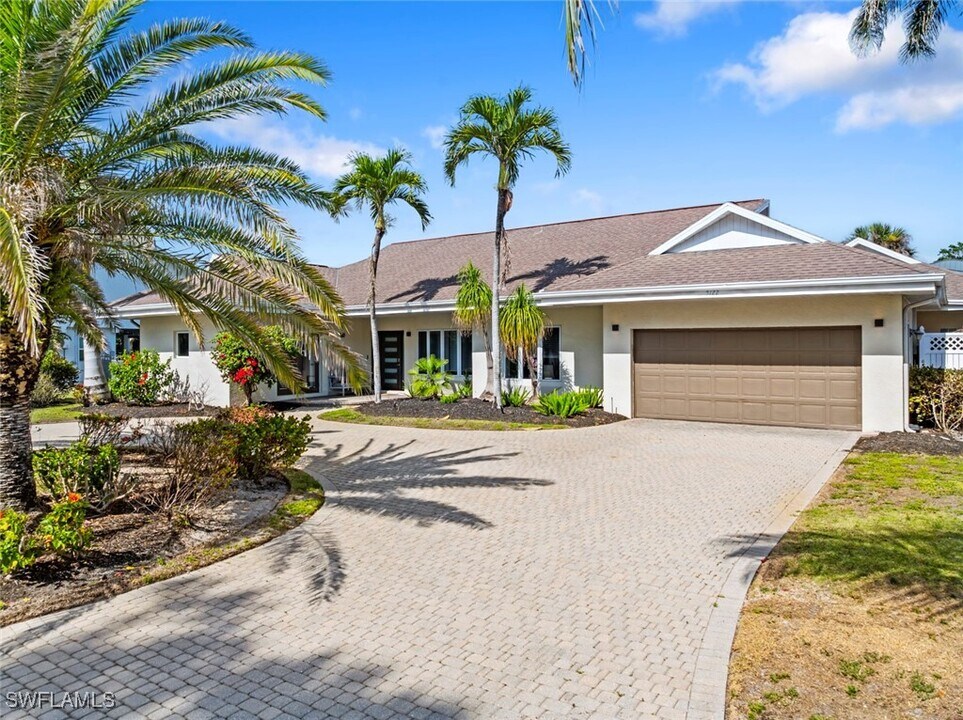 5122 Starfish Ave in Naples, FL - Building Photo