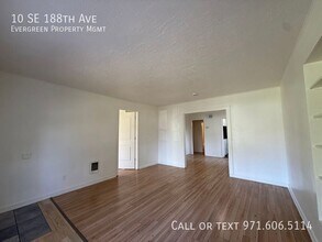 10 SE 188th Ave in Portland, OR - Building Photo - Building Photo