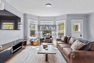 2872 S Linebarger Terrace in Milwaukee, WI - Building Photo