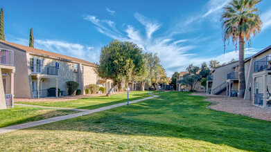 Somerpointe in Tucson, AZ - Building Photo - Building Photo