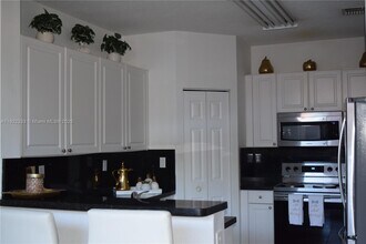 11344 NW 73rd Terrace in Doral, FL - Building Photo - Building Photo