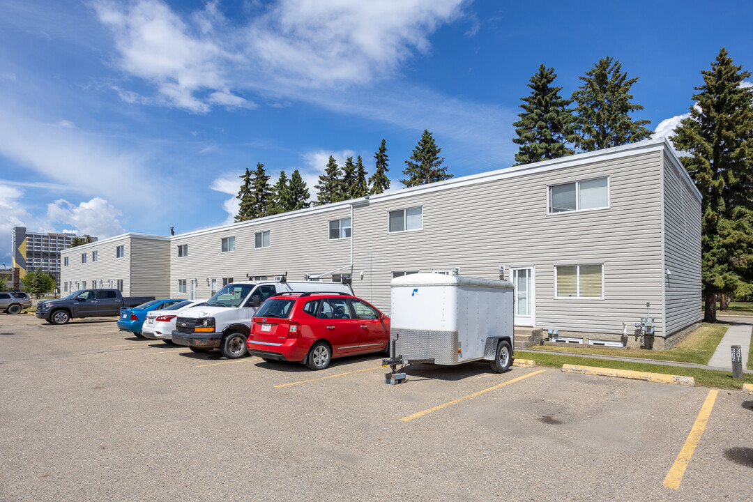 Brookview Estates in Red Deer, AB - Building Photo