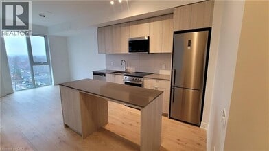 2088 James St in Burlington, ON - Building Photo - Building Photo