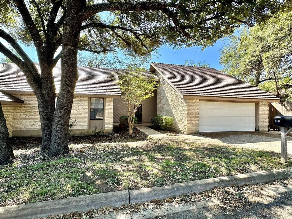 8833 Tallwood Dr in Austin, TX - Building Photo