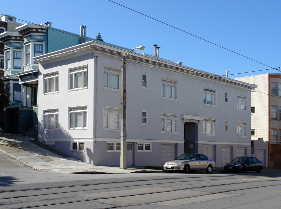 205 Irving St in San Francisco, CA - Building Photo