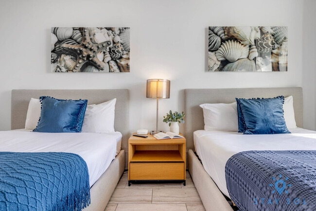 2602 E Hallandale Beach Blvd in Hallandale Beach, FL - Building Photo - Building Photo