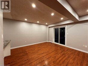 133 Sekura Crescent in Cambridge, ON - Building Photo - Building Photo